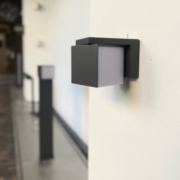 Outdoor cube shaped wall lamp rotatable IP 54