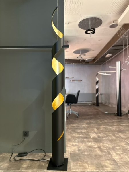 Braga Stehlampe Truciolo 2083/T Schwarz/Blattgold 200 cm